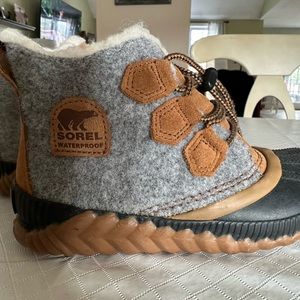 Sorel Wool & Faux Shearling Boots Girls Size 1